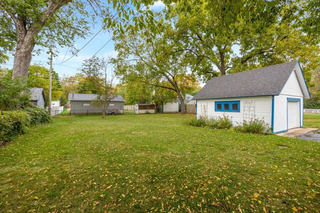 Amazingly large back yard with some nice shade trees. | Image 19