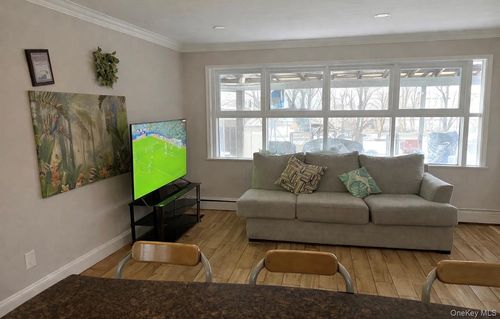 49 Spindle Rd, Hicksville, NY, 11801-6229 | Card Image