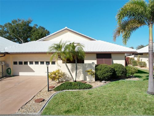 137 Drifting Sands Dr, VENICE, FL, 34293-6017 | Card Image
