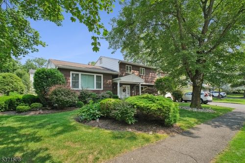 5 Trombley Dr, Livingston, NJ, 07039-2433 | Card Image