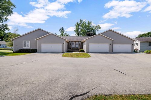 517 Slinger Rd, Slinger, WI, 53086-9427 | Card Image