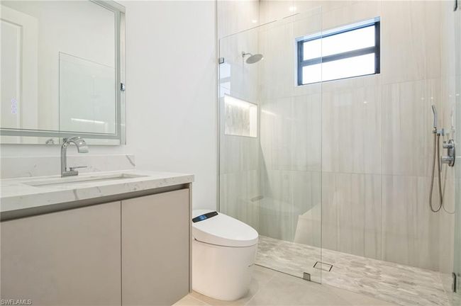 Bathroom 3 | Image 39