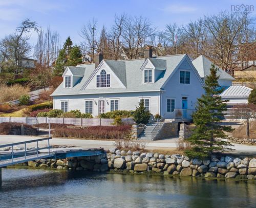 67 Water St, Chester, NS, B0J1J0 | Card Image