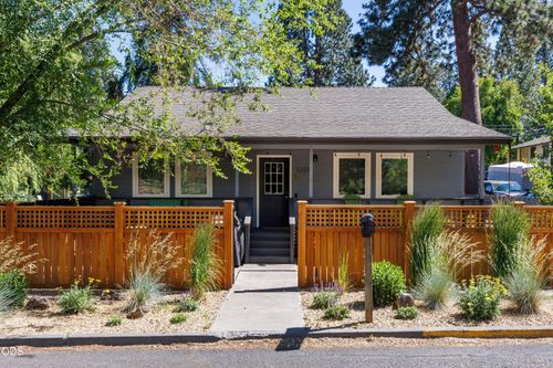 1223 Nw Fresno Ave, Bend, OR, 97703-3035 | Card Image
