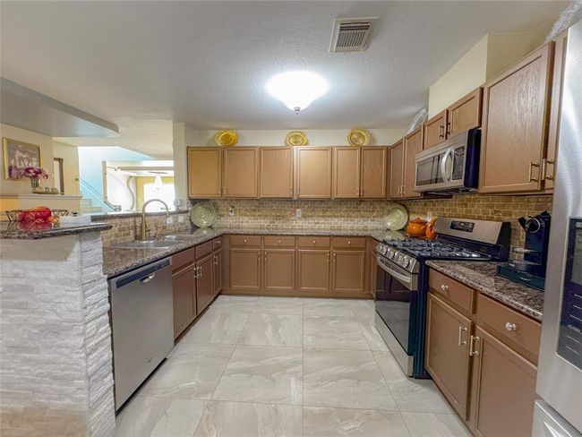 6702 Shining Sumac Ave, House other with 5 bedrooms, 3 bathrooms and 2 parking in Houston TX | Image 15