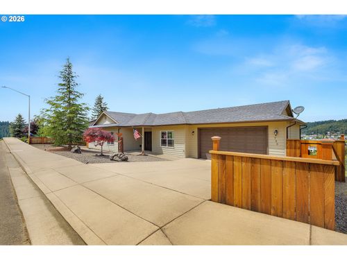 755 Valley Vista St, Sutherlin, OR, 97479-9365 | Card Image