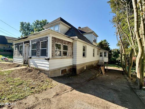 9 Mccleary Ave, Amsterdam, NY, 12010-2805 | Card Image