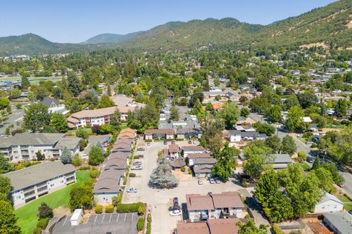 419 Ne Silverwood Pl, Grants Pass, OR, 97526-2275 | Card Image