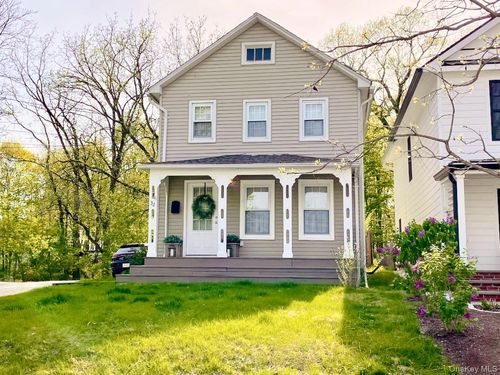 32 Oak St, Rhinebeck, NY, 12572-1303 | Card Image