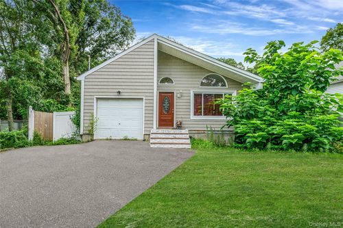 413 Glen Dr, Shirley, NY, 11967-1348 | Card Image