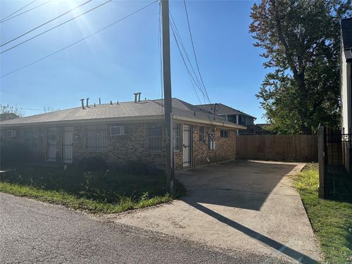 b-3811 Cornell St, Houston, TX, 77022-4749 | Card Image