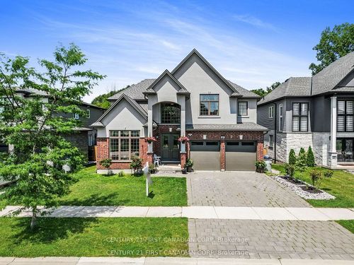 207 Union Ave, Komoka, ON, N0L1R0 | Card Image