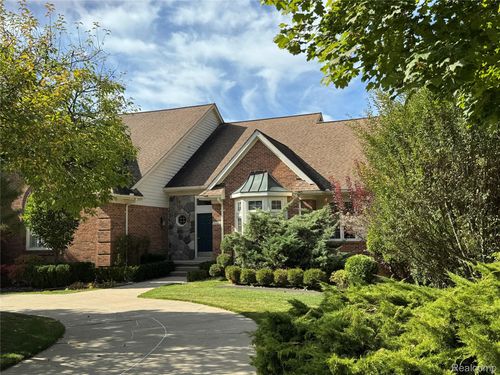 30603 Mystic Forest Dr, Farmington Hills, MI, 48331-5982 | Card Image