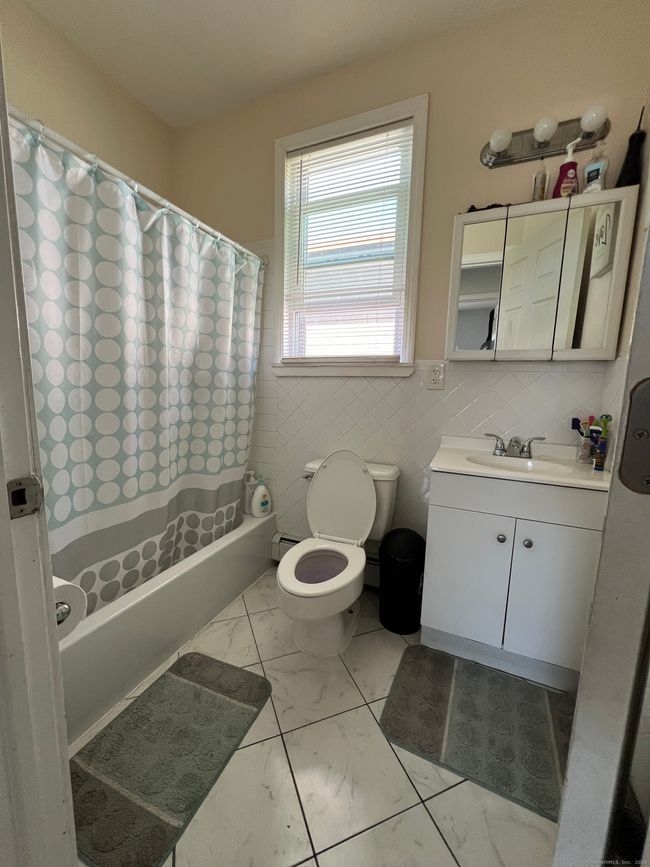 1 - 982 Dixwell Ave, Home with 2 bedrooms, 1 bathrooms and null parking in Hamden CT | Image 7