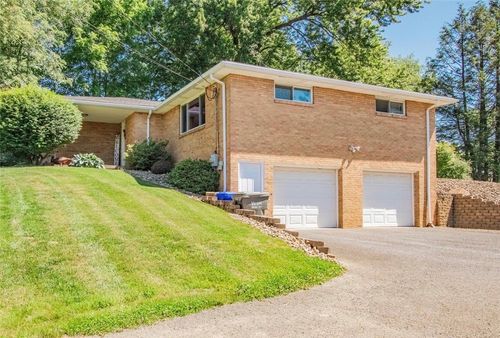 215 Fisher Rd, Saxonburg, PA, 16056-9537 | Card Image