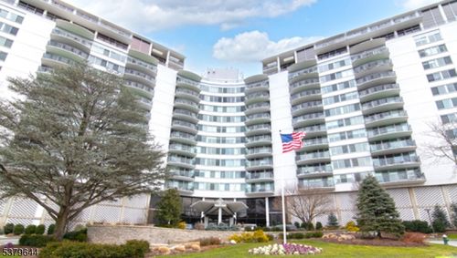 apt-601-1 Claridge Dr, Verona, NJ, 07044-3054 | Card Image