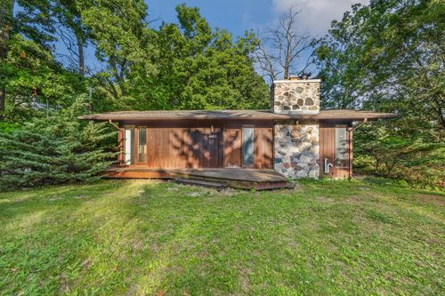 N2335 Main Rd, Lake Geneva, WI, 53147-3806 | Card Image