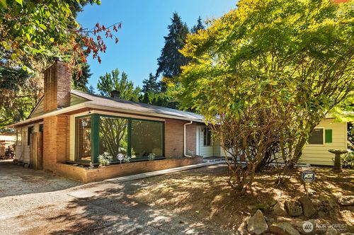 17552 Ballinger Way Ne, Lake Forest Park, WA, 98155-5516 | Card Image