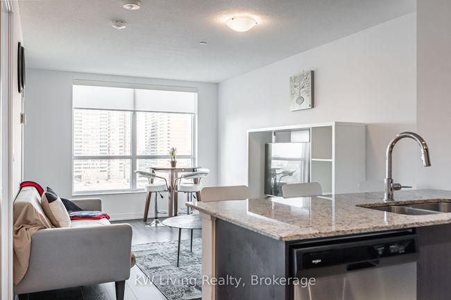 805 - 8 Trent Ave, Condo with 2 bedrooms, 1 bathrooms and 1 parking in Toronto ON | Image 4