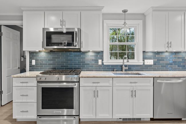 494 Broad St, House other with 4 bedrooms, 3 bathrooms and null parking in Windsor CT | Image 5