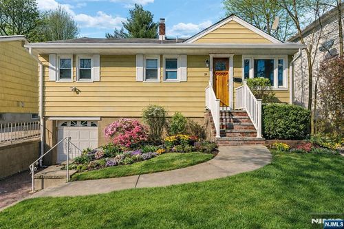 14 Weeks Ct, Clifton, NJ, 07013-3326 | Card Image