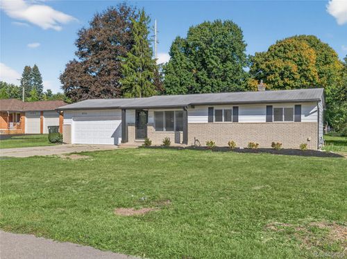 2070 Walton Blvd, Rochester Hills, MI, 48309-1871 | Card Image