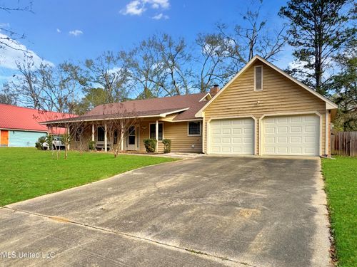 624 Cedar Springs Dr, Jackson, MS, 39212-5710 | Card Image