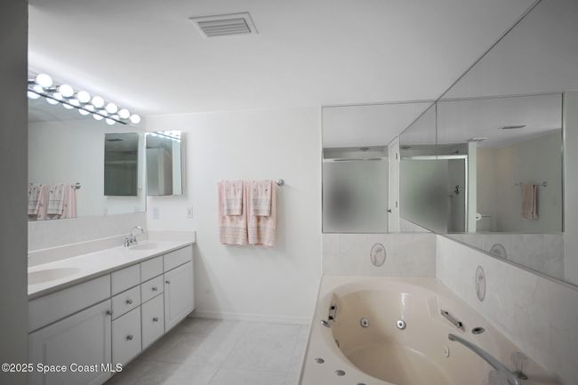 402 - 5635 Highway A1a, Condo with 3 bedrooms, 3 bathrooms and null parking in Melbourne Beach FL | Image 16