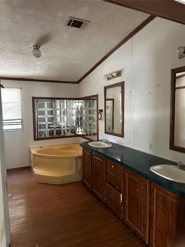 203 River Oaks Dr, House other with 3 bedrooms, 2 bathrooms and 7 parking in Cedar Creek TX | Image 12