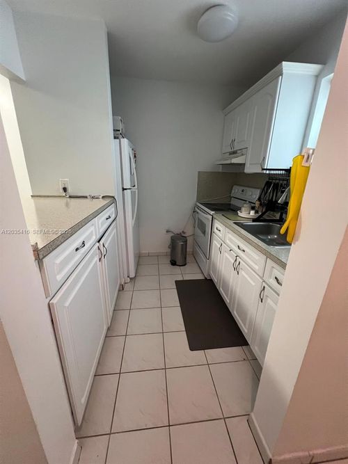 201-13101 Memorial Hwy, Miami, FL, 33161-3941 | Card Image