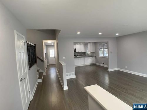 1050 Harvard Pl, Fort Lee, NJ, 07024-1630 | Card Image