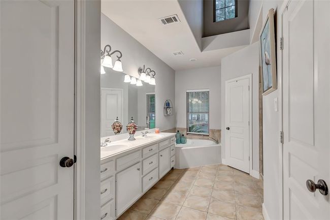 Primary Bathroom | Image 26
