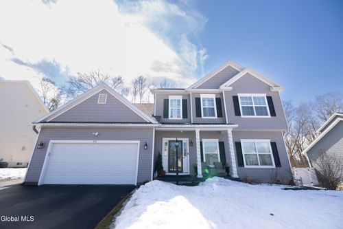 213 Parkridge Dr, Niskayuna, NY, 12309-3635 | Card Image
