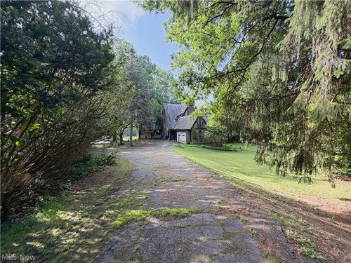 946 Park Blvd W, East Liverpool, OH, 43920-1421 | Card Image