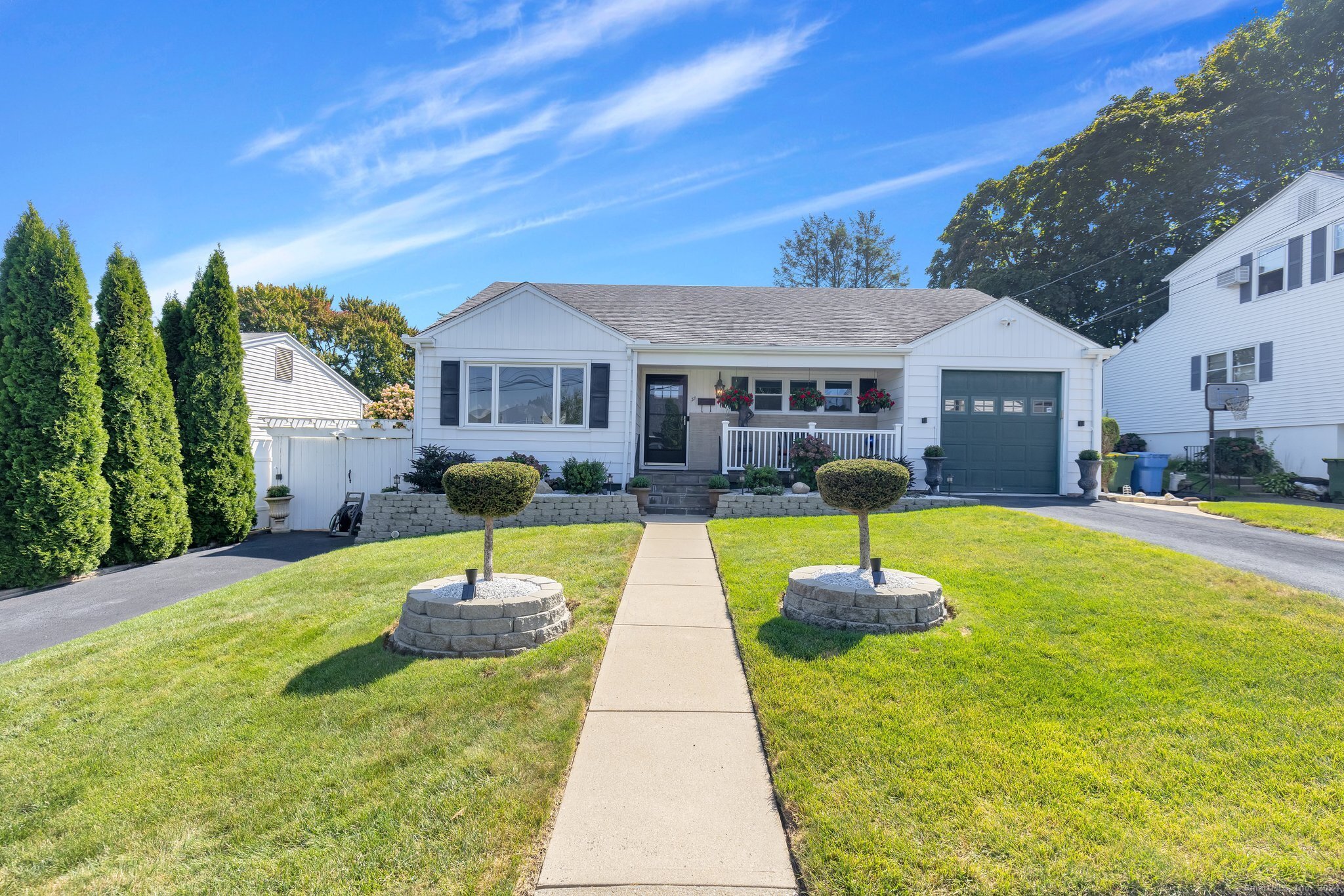 Acra Rd, Waterbury, CT 06708