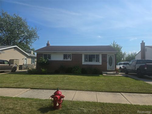 22233 Silver Creek Ln, Rockwood, MI, 48173-1036 | Card Image