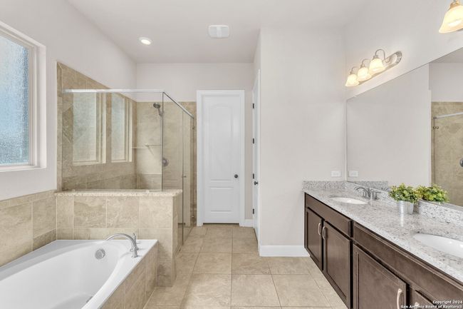 11926 Tower Crk, House other with 5 bedrooms, 4 bathrooms and null parking in San Antonio TX | Image 17