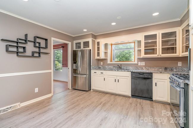 Kitchen | Image 8