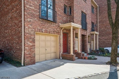 17 Mews Ln, South Orange, NJ, 07079-1737 | Card Image