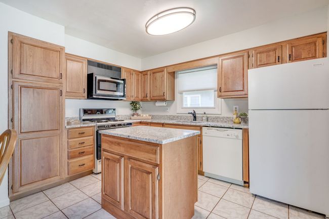 Kitchen | Image 12