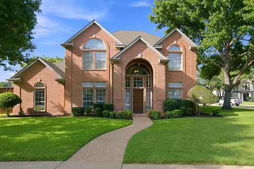 94 Bremen Dr, Hurst, TX, 76054-2282 | Card Image