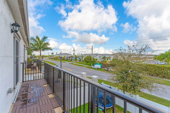 809 Se 16 Th Ct, Townhouse with 3 bedrooms, 3 bathrooms and null parking in Homestead FL | Image 15
