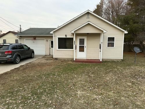 112 W 11th St, Evart, MI, 49631-9767 | Card Image