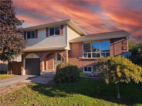 33 Balmoral Crt, Kingston, ON, K7M7T2 | Card Image