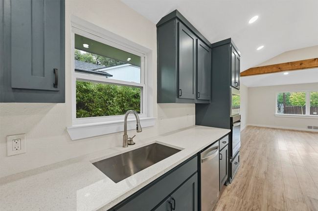 9211 Crestlake Dr, House other with 3 bedrooms, 2 bathrooms and null parking in Dallas TX | Image 5