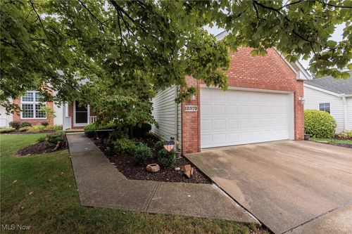 12579 Woodberry Ln, Strongsville, OH, 44149-2916 | Card Image