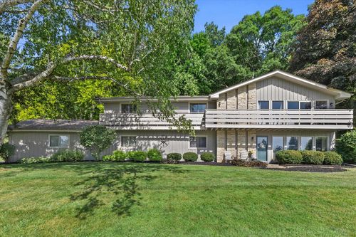 W290S2811 Carmarthen Drive, Genesee, WI, 53188 | Card Image