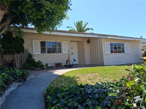 221 W Paseo De Cristobal, San Clemente, CA, 92672-5434 | Card Image