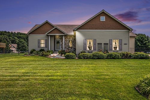 1057 S Stoneridge Dr, Plainwell, MI, 49080-1082 | Card Image