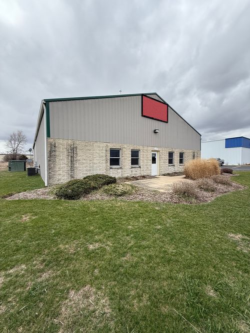 11215 Commercial St, Richmond, IL, 60071-7707 | Card Image